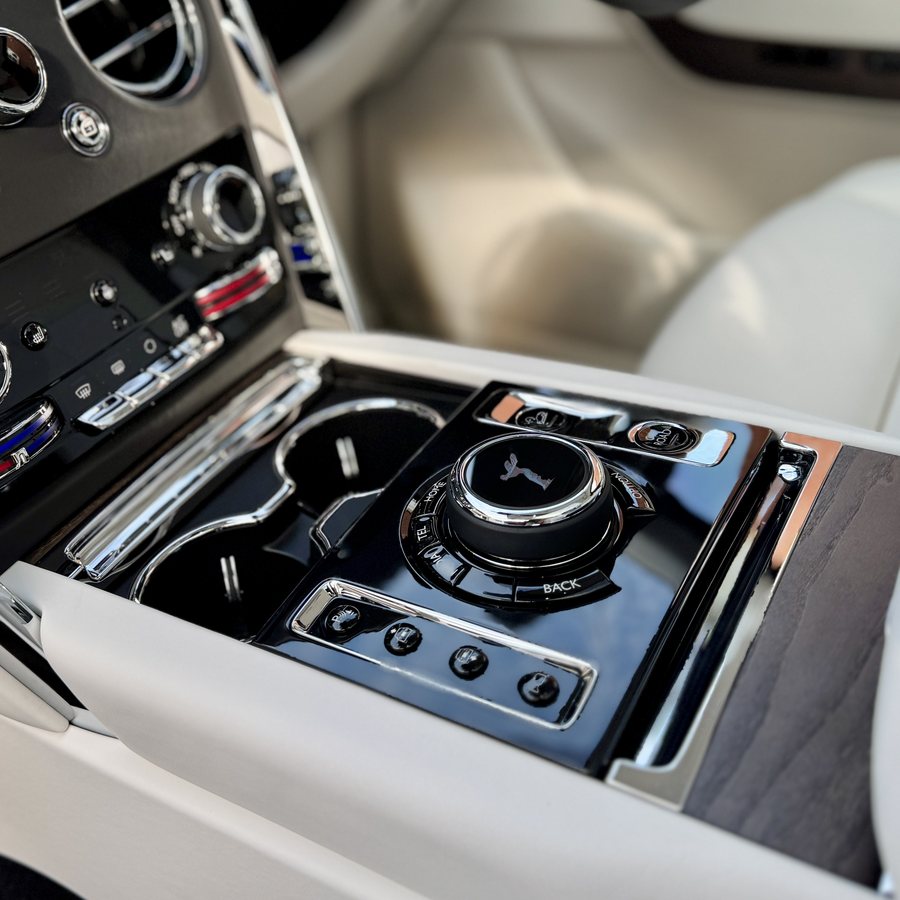 Rolls-Royce Cullinan, console