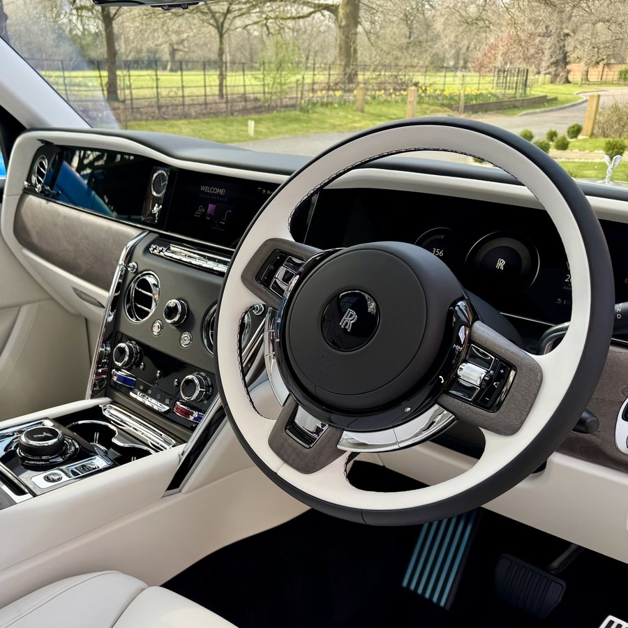 Rolls-Royce Cullinan, dash