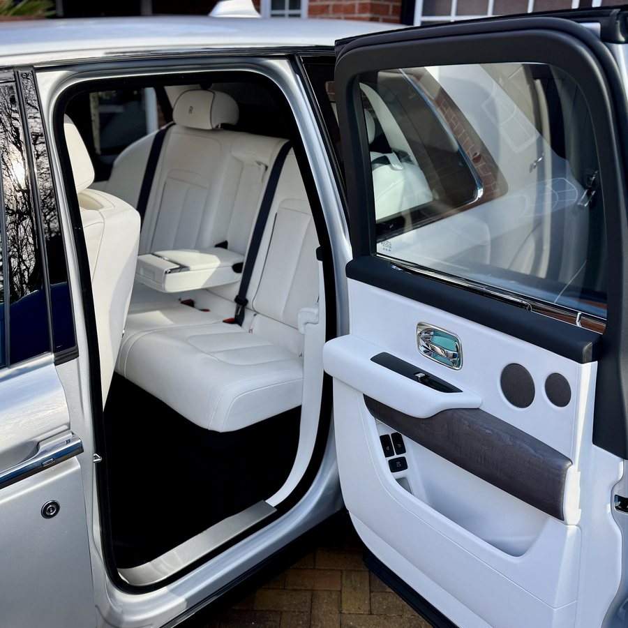 Rolls-Royce Cullinan, rear cabin