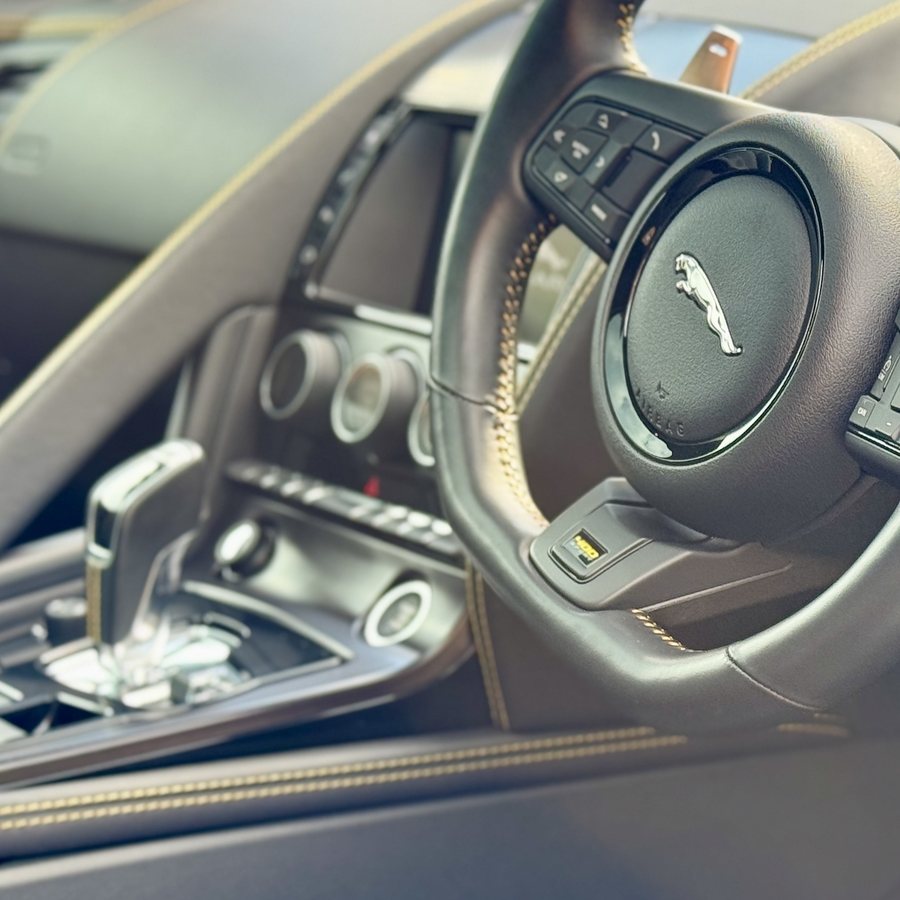 Jaguar F-Type, dash