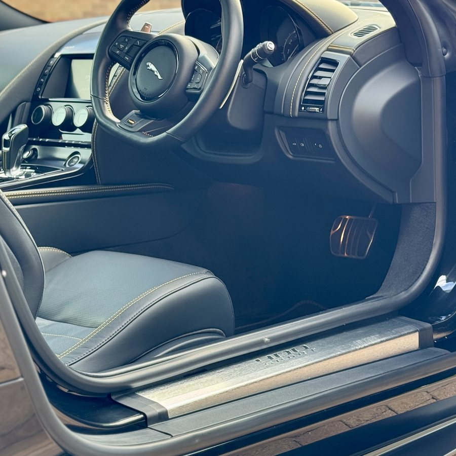 Jaguar XJ, cream leather