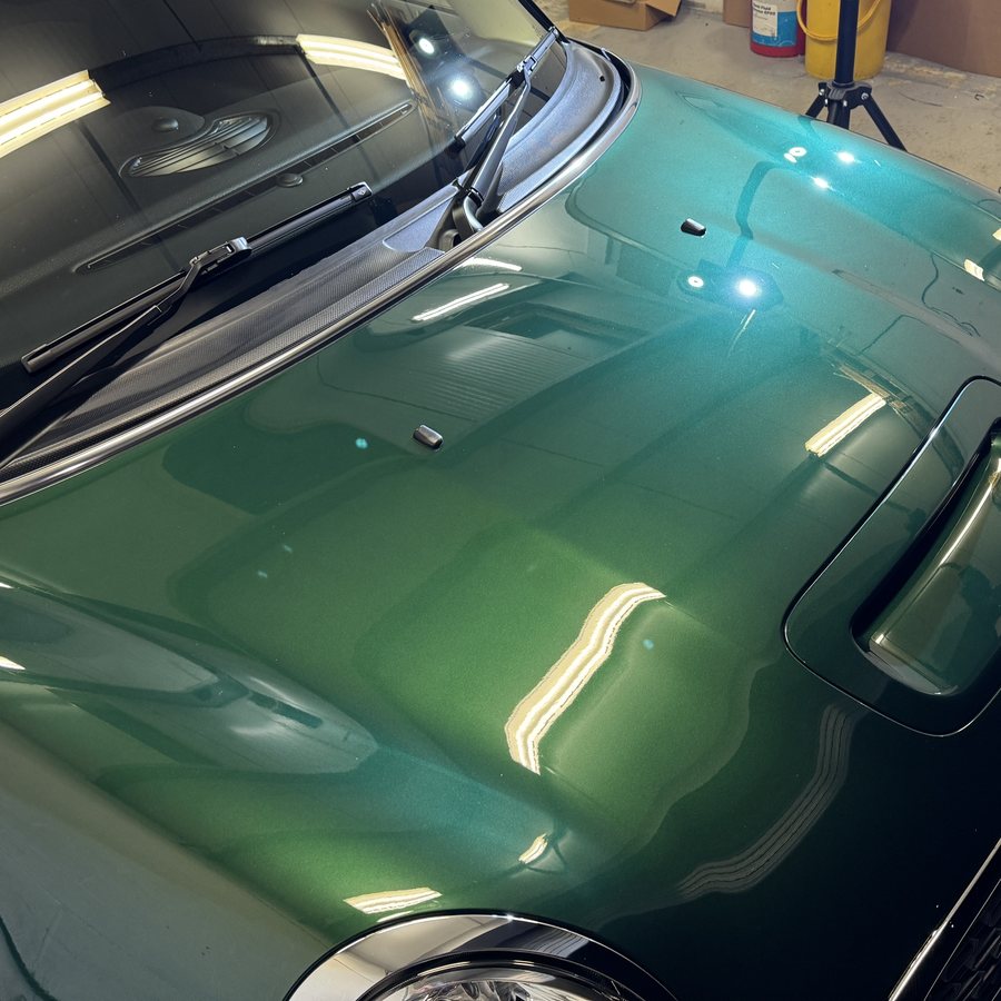 Mini bonnet under the light