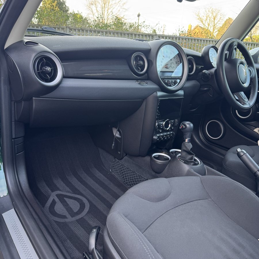 Mini Cooper S, logo set into the mat