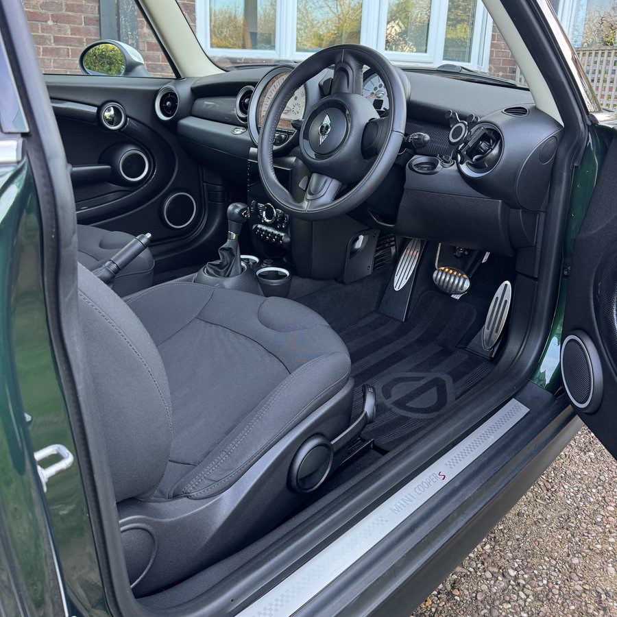 Mini Cooper S, front seats