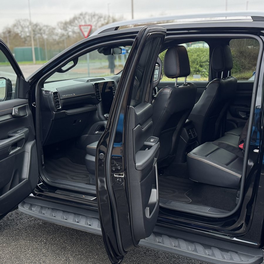 Ford Ranger, doors open