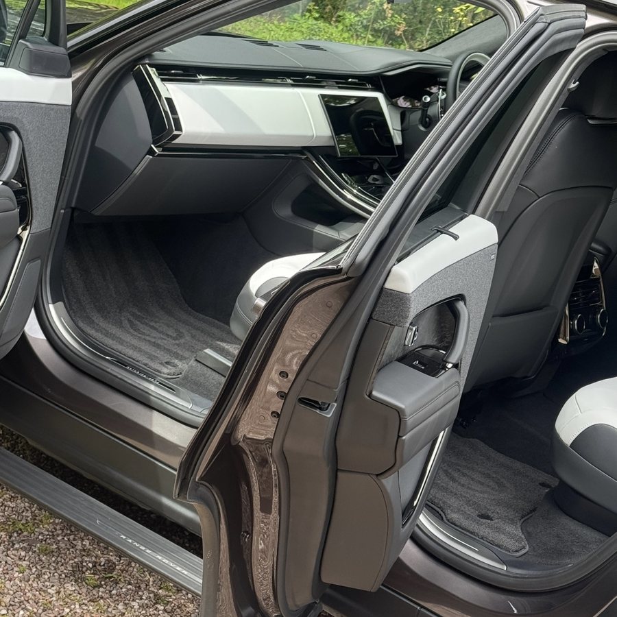 Range Rover, sill and mats