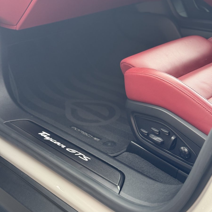 Porsche Taycan GTS, sill